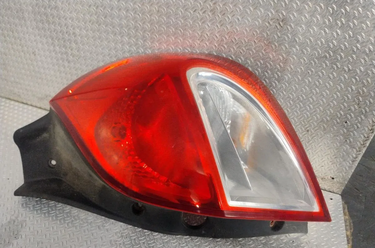Feu arrière droit RENAULT CLIO 3  CLIO 3 PHASE 2 occasion