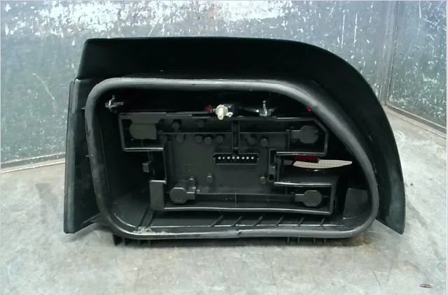 Feu arrière droit RENAULT CLIO I 1996 occasion