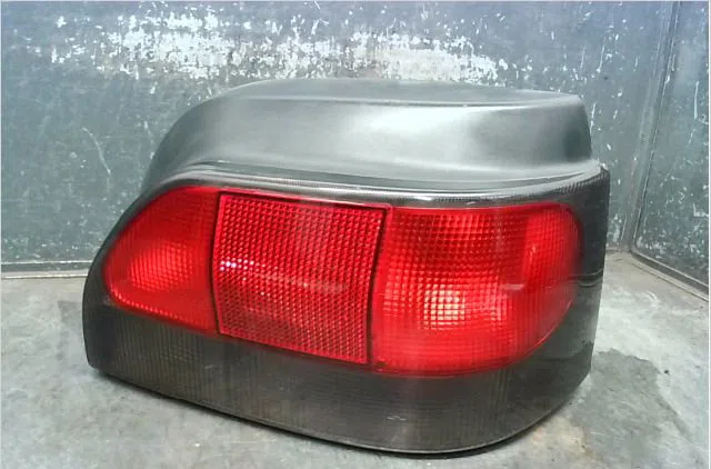 Feu arrière droit RENAULT CLIO I 1996 occasion