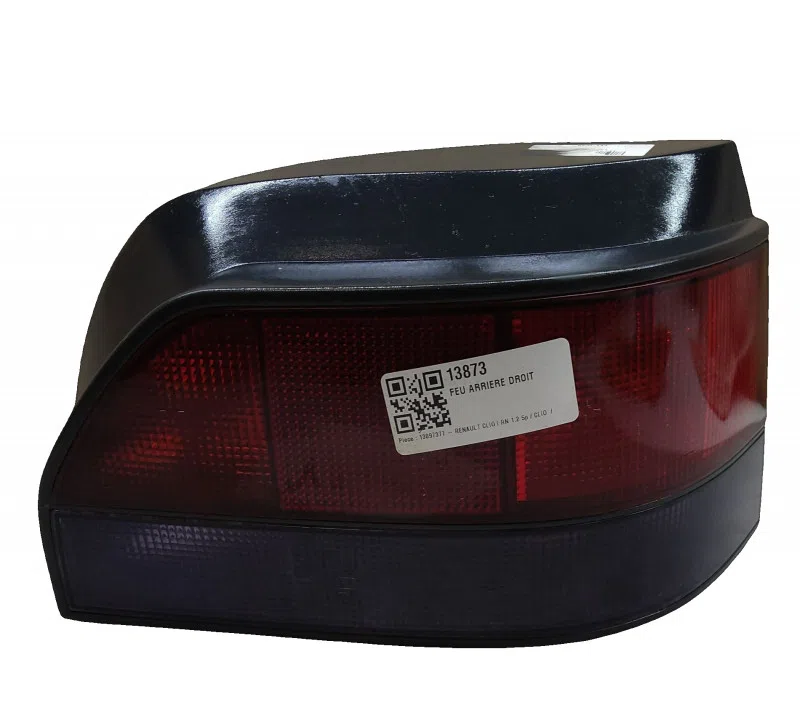 FEU ARRIERE DROIT RENAULT CLIO I 7701205801