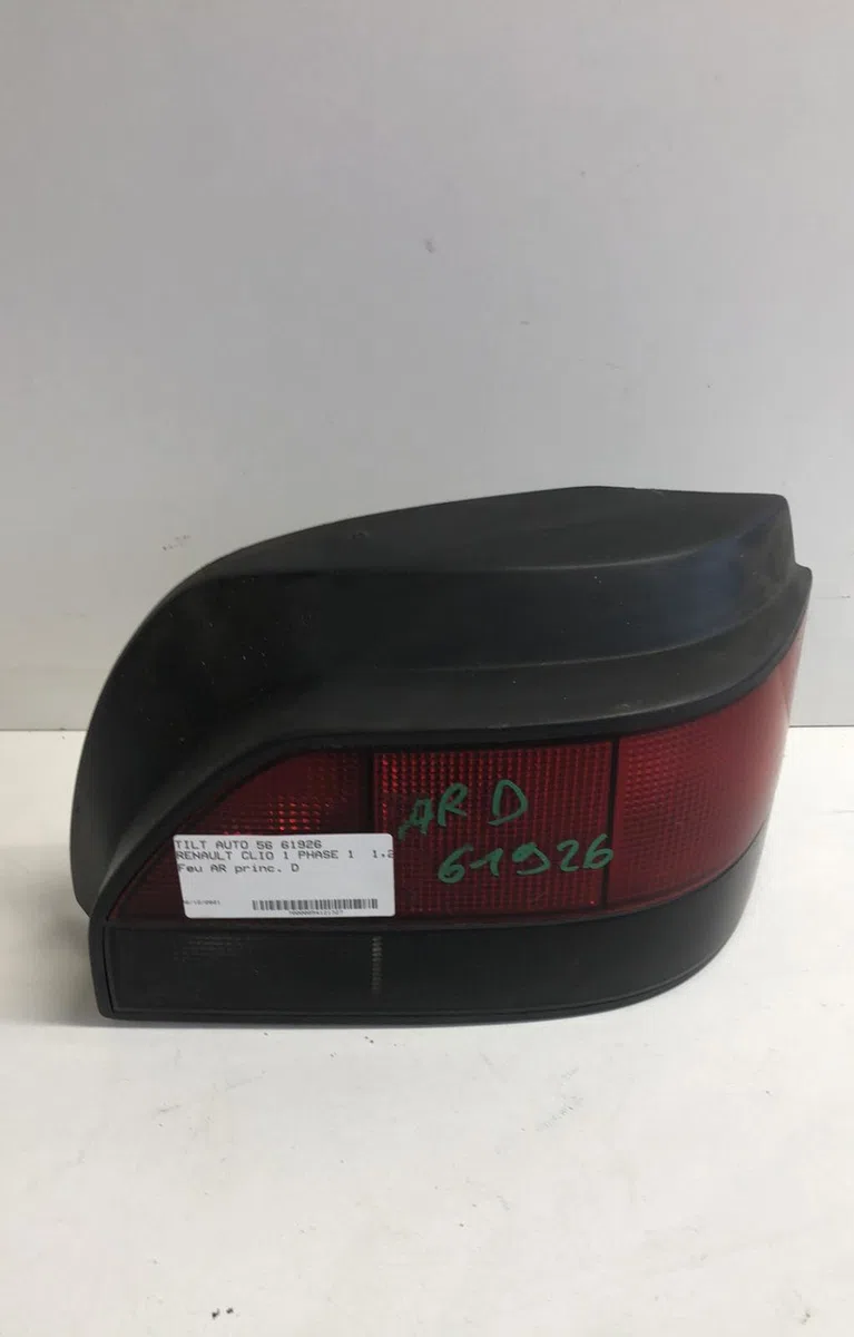 Feu arrière droit Renault CLIO I (B-C57_, 5-357_) 1.2 (b-c-s57a, b-c57s, 5-357f, 5-357j, 5-357l, 5-357r) (1990-1998) 5 p