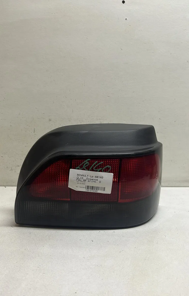 Feu arrière droit Renault CLIO I (B-C57_, 5-357_) 1.2 (b-c-s57a, b-c57s, 5-357f, 5-357j, 5-357l, 5-357r) (1990-1998) 5 p