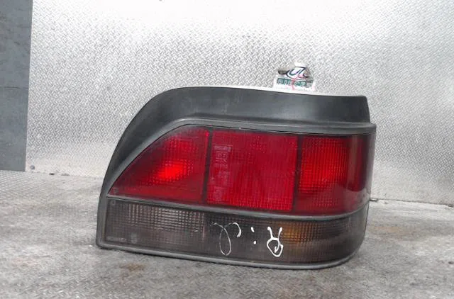 Feu arrière droit Renault CLIO I (B-C57_, 5-357_) 1.2 (b-c-s57a, b-c57s, 5-357f, 5-357j, 5-357l, 5-357r) (1990-1998) 5 p
