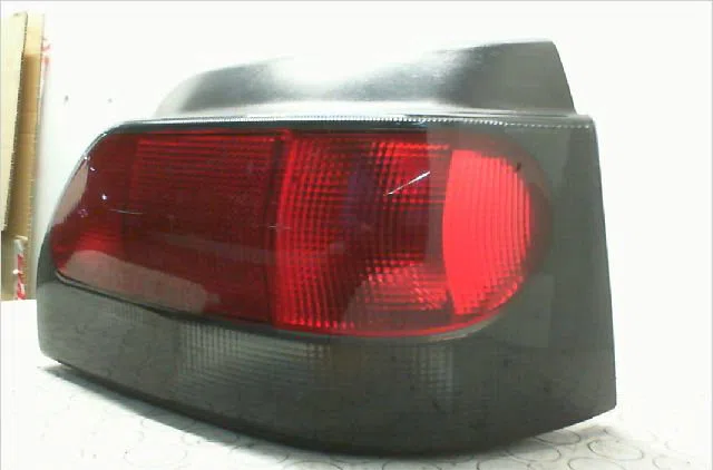 Feu arrière droit Renault CLIO I (B-C57_, 5-357_) 1.2 (b-c-s57a, b-c57s, 5-357f, 5-357j, 5-357l, 5-357r) (1990-1998) 5 p