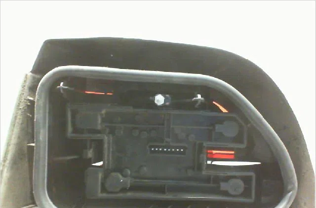 Feu arrière droit Renault CLIO I (B-C57_, 5-357_) 1.2 (b-c-s57a, b-c57s, 5-357f, 5-357j, 5-357l, 5-357r) (1990-1998) 5 p