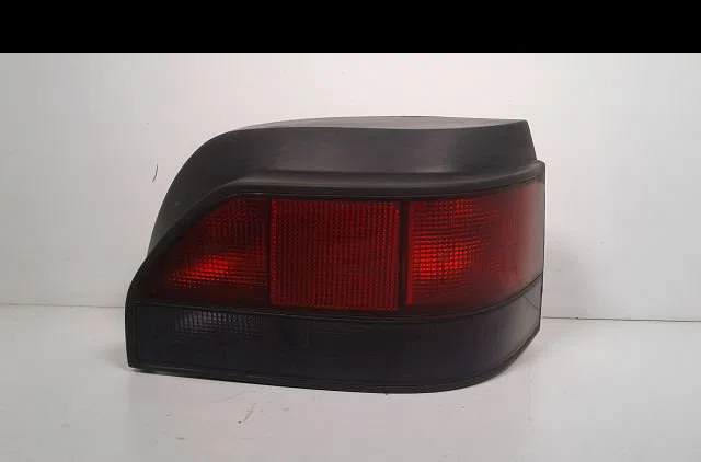 Feu arrière droit Renault CLIO I (B-C57_, 5-357_) 1.4 (1991-1998) occasion