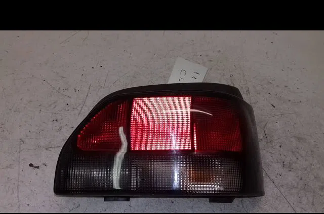 Feu arrière droit Renault CLIO I (B-C57_, 5-357_) 1.4 (1991-1998) occasion
