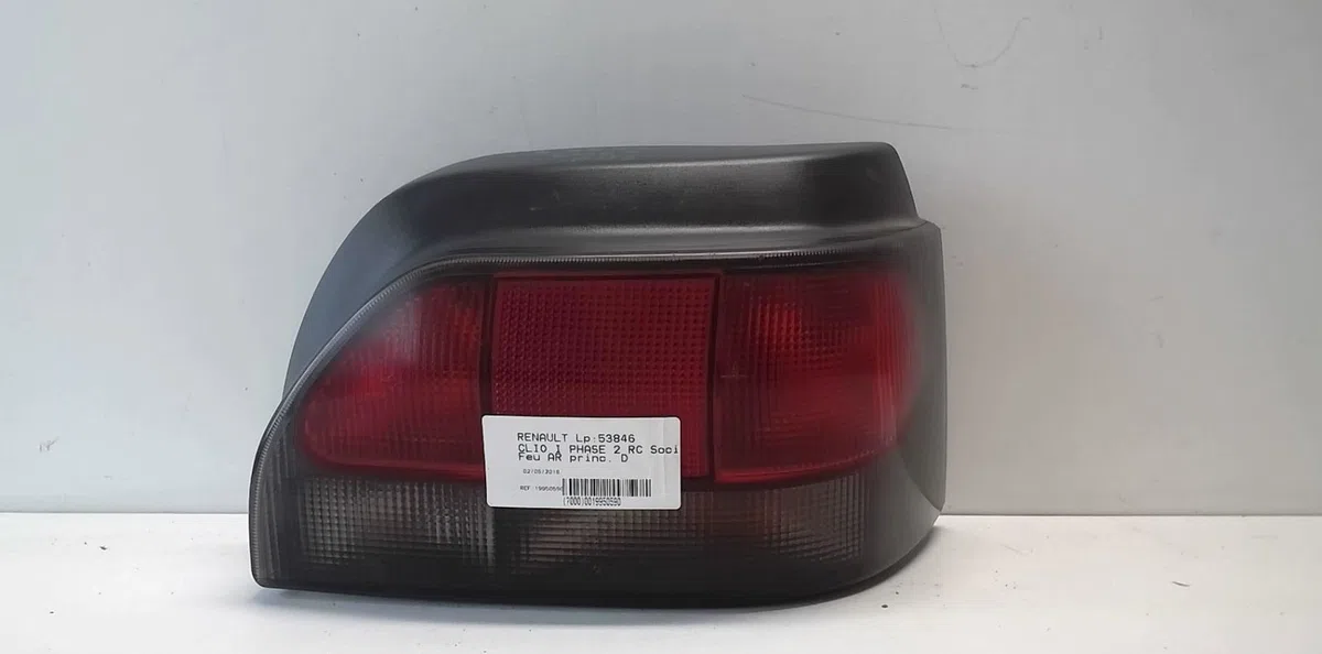 Feu arrière droit Renault CLIO I (B-C57_, 5-357_) 1.9 d (1996-1998) occasion