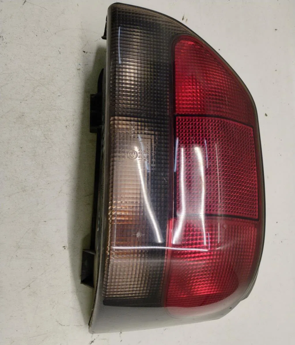 Feu arrière droit Renault CLIO I (B-C57_, 5-357_) 1.9 d (b-c-s576, b-c-s57l) (1991-1998) occasion
