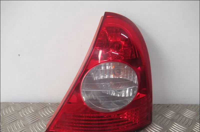 Feu arrière droit RENAULT CLIO II  1.2 occasion