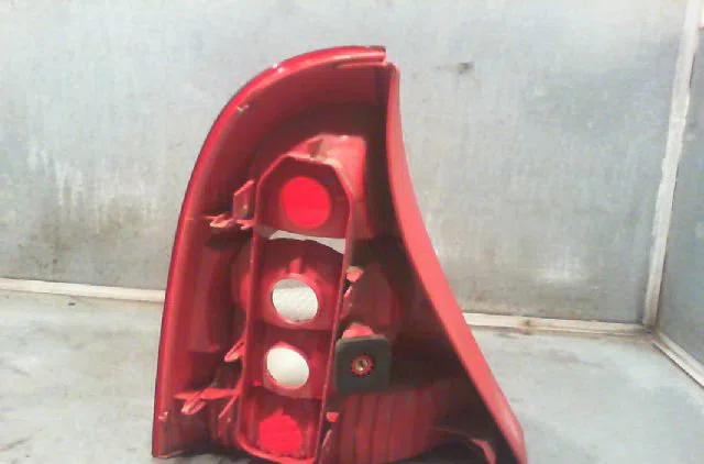 Feu arrière droit RENAULT CLIO II 2006 occasion