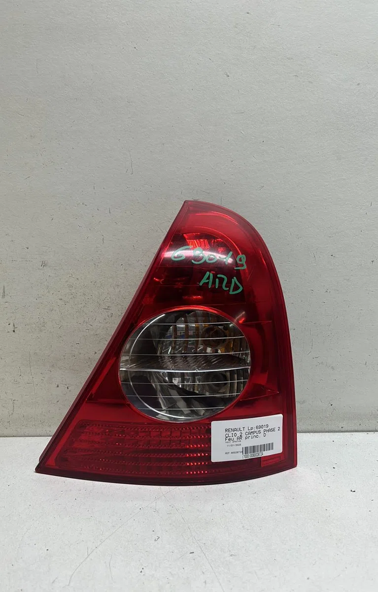Feu arrière droit Renault CLIO II (BB_, CB_) 1.2 16v (bb05, bb0w, bb11, bb27, bb2t, bb2u, bb2v, cb05,... (2001-2016) 3 p