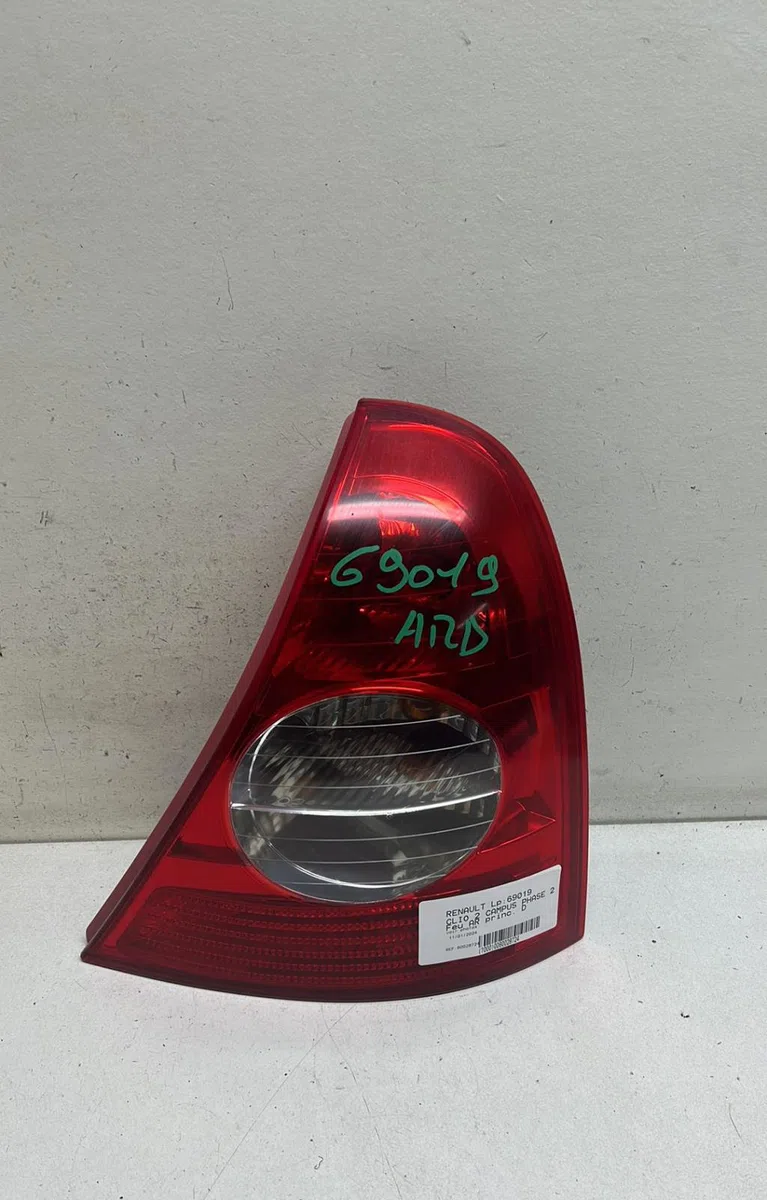Feu arrière droit Renault CLIO II (BB_, CB_) 1.2 16v (bb05, bb0w, bb11, bb27, bb2t, bb2u, bb2v, cb05,... (2001-2016) 3 p