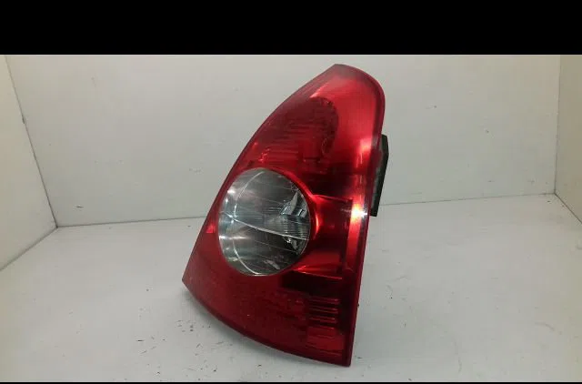 Feu arrière droit Renault CLIO II (BB_, CB_) 1.2 16v (bb05, bb0w, bb11, bb27, bb2t, bb2u, bb2v, cb05,... (2001-2016) 3 p
