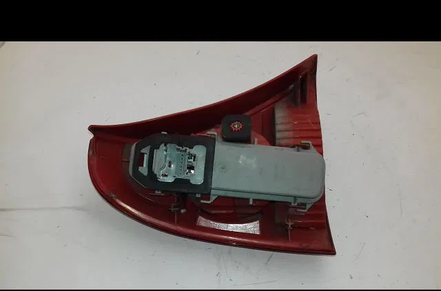 Feu arrière droit Renault CLIO II (BB_, CB_) 1.2 16v (bb05, bb0w, bb11, bb27, bb2t, bb2u, bb2v, cb05,... (2001-2016) 3 p