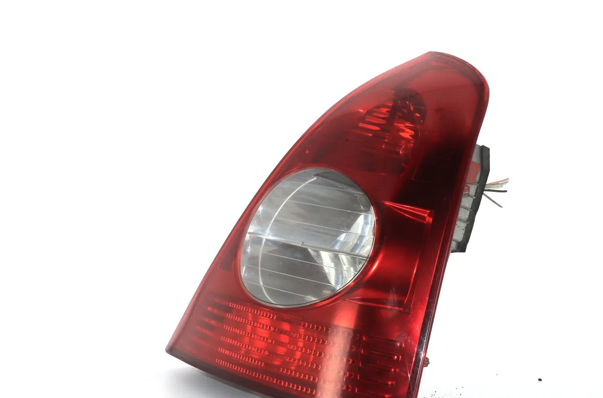 Feu arrière droit Renault CLIO II (BB_, CB_) 1.2 (bb0a, bb0f, bb10, bb1k, bb28, bb2d, bb2h, cb0a,... (1998-2010) 5 porte
