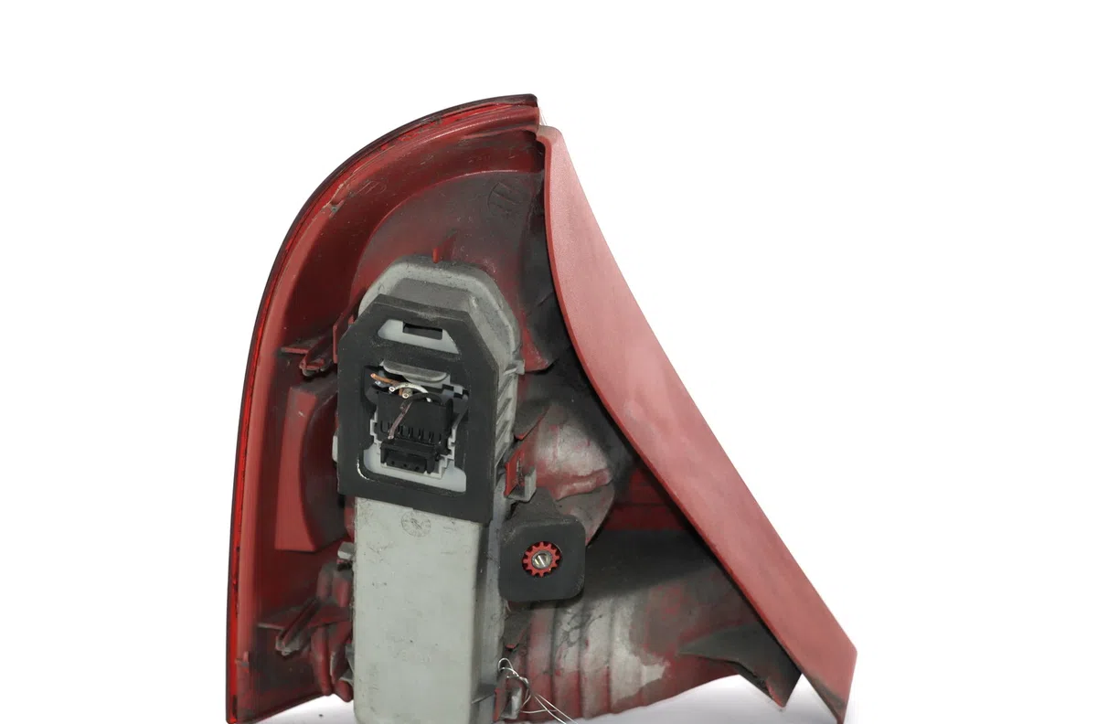 Feu arrière droit Renault CLIO II (BB_, CB_) 1.2 (bb0a, bb0f, bb10, bb1k, bb28, bb2d, bb2h, cb0a,... (1998-2010) 5 porte
