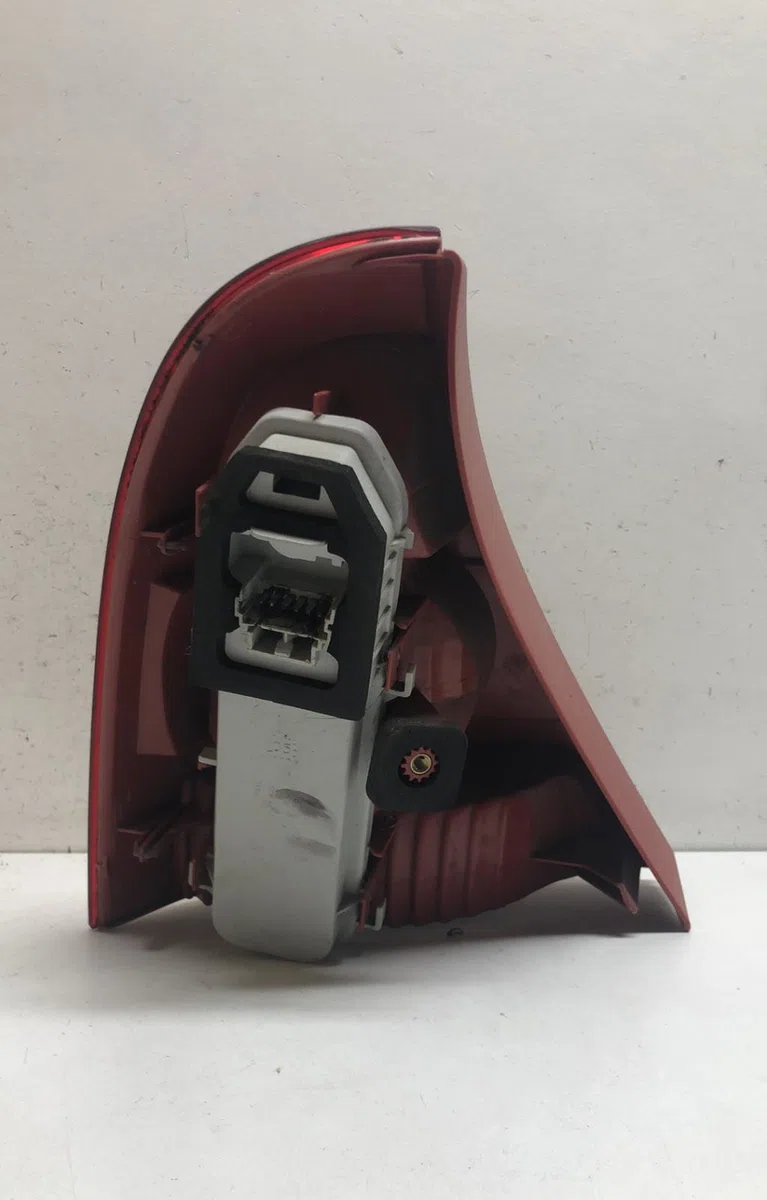 Feu arrière droit Renault CLIO II (BB_, CB_) 1.2 (bb0a, bb0f, bb10, bb1k, bb28, bb2d, bb2h, cb0a,... (1998-2010) 5 porte