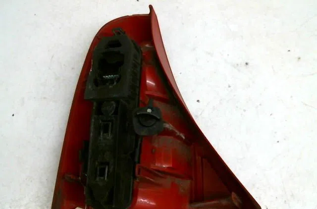 Feu arrière droit Renault CLIO II (BB_, CB_) 1.2 (bb0a, bb0f, bb10, bb1k, bb28, bb2d, bb2h, cb0a,... (1998-2010) 5 porte