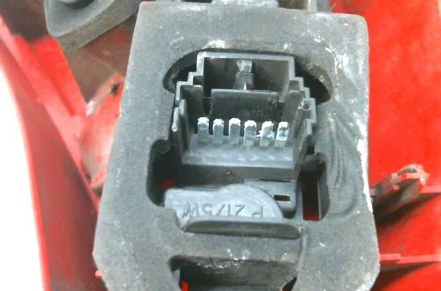 Feu arrière droit Renault CLIO II (BB_, CB_) 1.2 (bb0a, bb0f, bb10, bb1k, bb28, bb2d, bb2h, cb0a,... (1998-2010) 5 porte