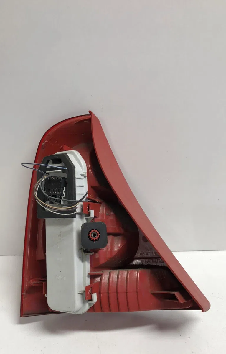 Feu arrière droit Renault CLIO II (BB_, CB_) 1.2 lpg (bb0a, cb0a) (1999-2001) occasion