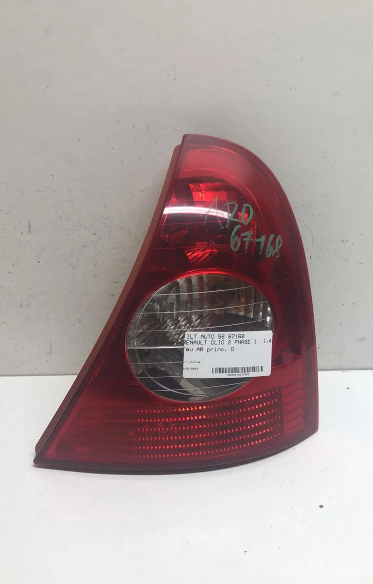 Feu arrière droit Renault CLIO II (BB_, CB_) 1.4 16v (b-cb0p, bb13) (2000-2008) 5 portes occasion