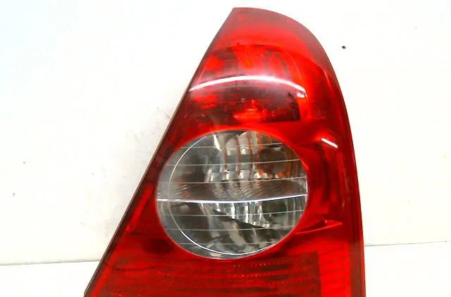 Feu arrière droit Renault CLIO II (BB_, CB_) 1.5 dci (b-cb3m) (2005-2010) 3 portes occasion