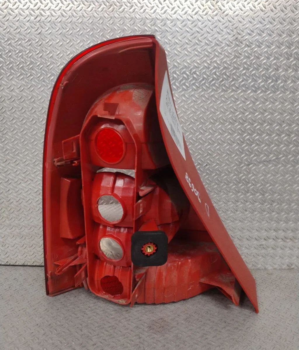 Feu arrière droit Renault CLIO II (BB_, CB_) 1.5 dci (b-cb3m) (2005-2010) 3 portes occasion