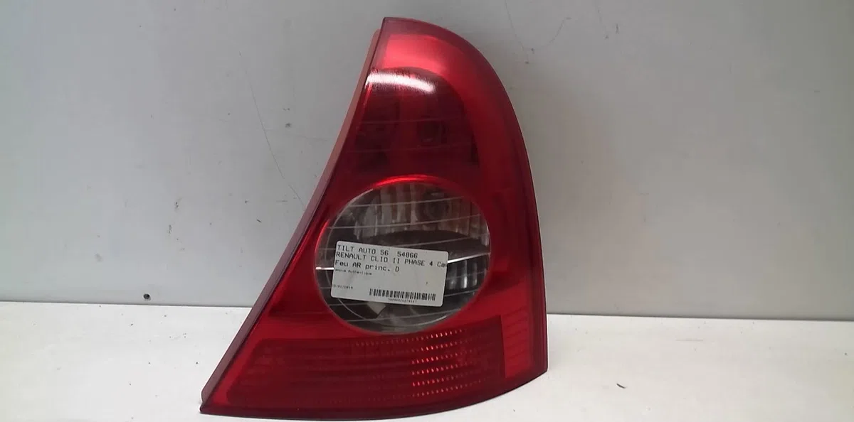 Feu arrière droit Renault CLIO II (BB_, CB_) 1.5 dci (bb3n, cb3n) (2007-2009) occasion