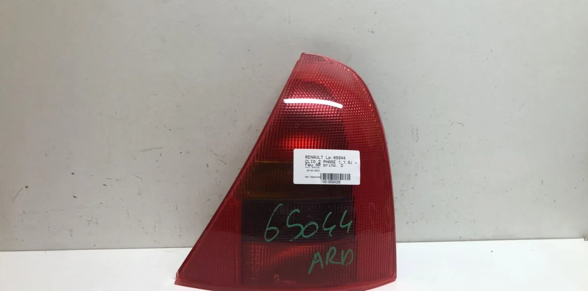 Feu arrière droit Renault CLIO II (BB_, CB_) 1.6 (b-cb0d, bb00) (1998-2005) occasion