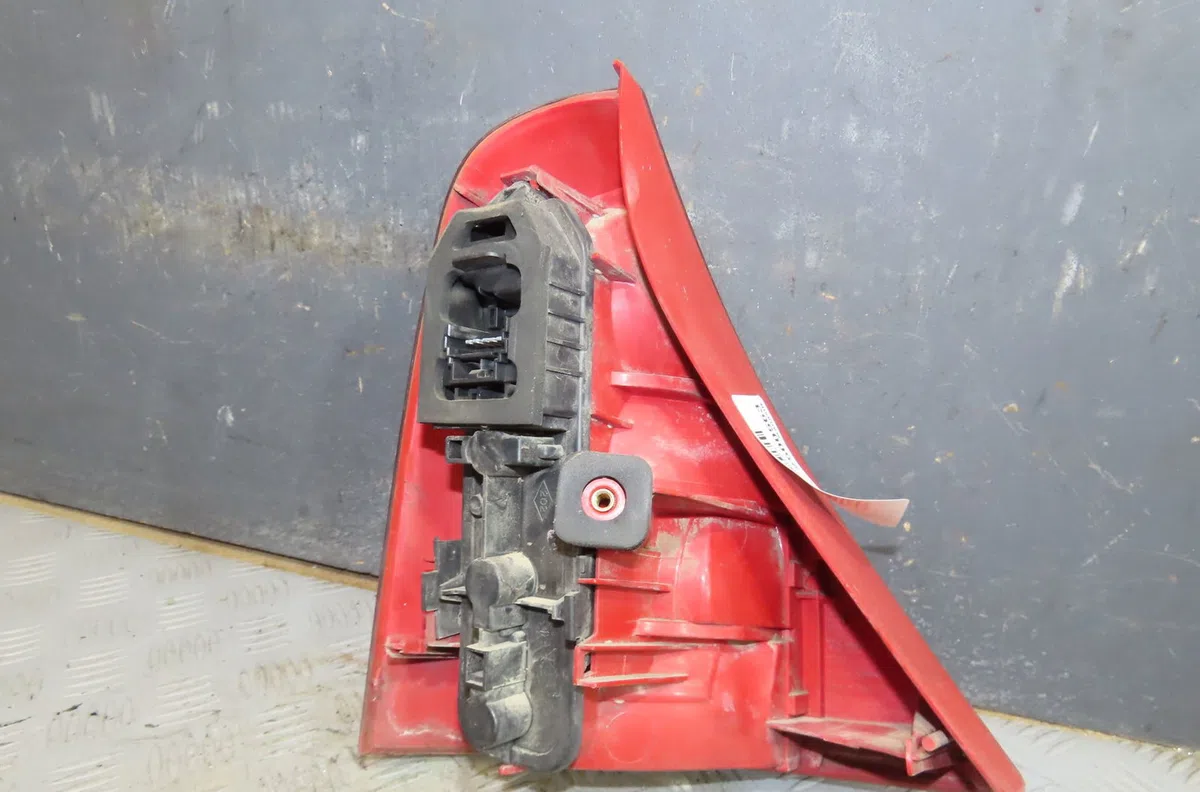 Feu arrière droit Renault CLIO II (BB_, CB_) 1.9 d (b-cb0e, bb0j) (1998-2005) occasion