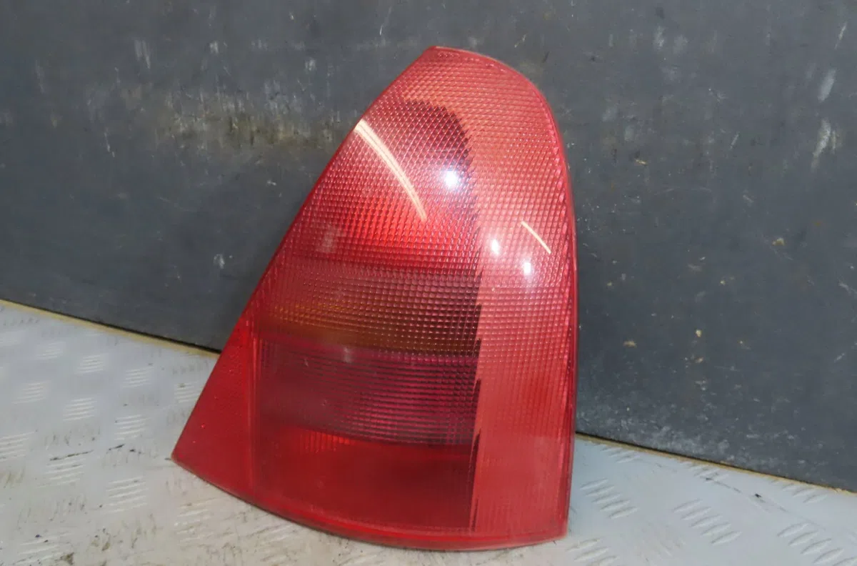 Feu arrière droit Renault CLIO II (BB_, CB_) 1.9 d (b-cb0e, bb0j) (1998-2005) occasion