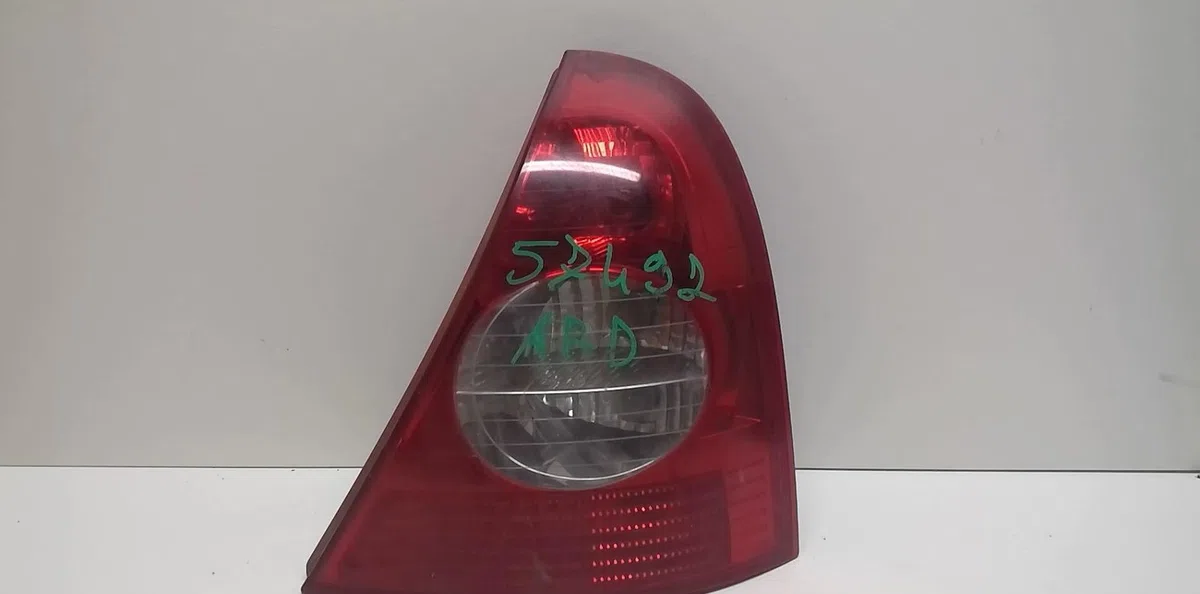 Feu arrière droit Renault CLIO II (BB_, CB_) 1.9 dti (b-cb0u) (1999-2005) occasion