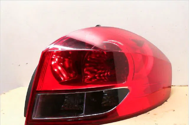 Feu arrière droit RENAULT CLIO III  1.5 DCI 85ch occasion