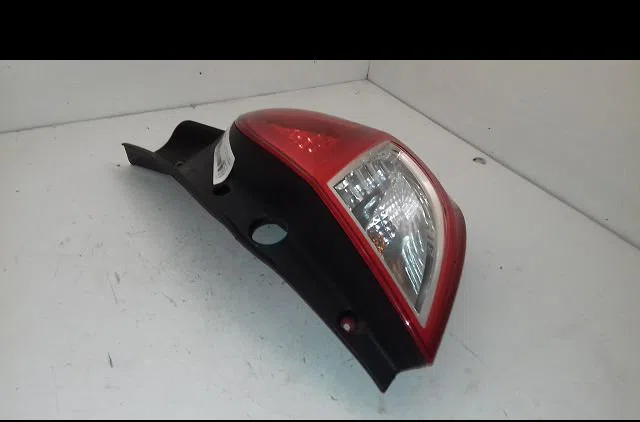 Feu arrière droit Renault CLIO III (BR0-1, CR0-1) 1.2 16v (2010-2014) occasion
