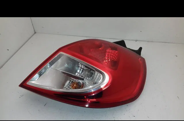Feu arrière droit Renault CLIO III (BR0-1, CR0-1) 1.2 16v (2010-2014) occasion