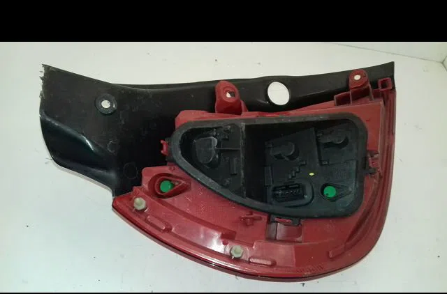 Feu arrière droit Renault CLIO III (BR0-1, CR0-1) 1.2 16v (2010-2014) occasion