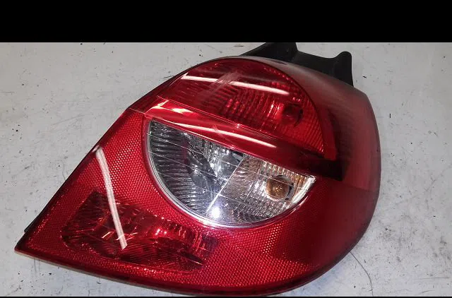 Feu arrière droit Renault CLIO III (BR0-1, CR0-1) 1.2 16v (br02, br0j, br11, cr02, cr0j, cr11) (2005-2014) 5 portes occa