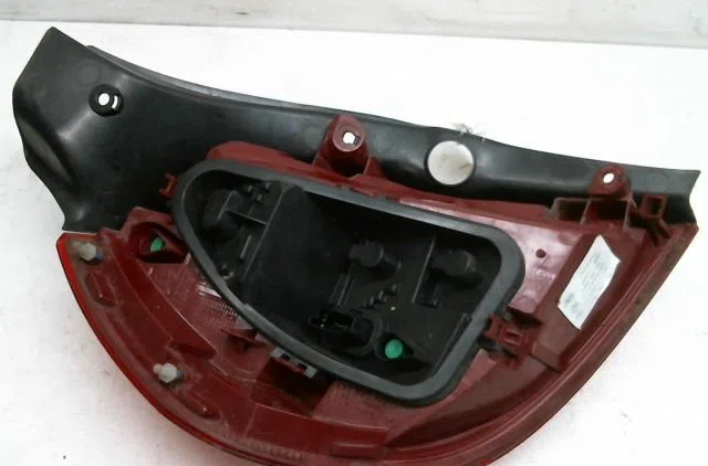 Feu arrière droit Renault CLIO III (BR0-1, CR0-1) 1.2 16v (br02, br0j, br11, cr02, cr0j, cr11) (2005-2014) 5 portes occa
