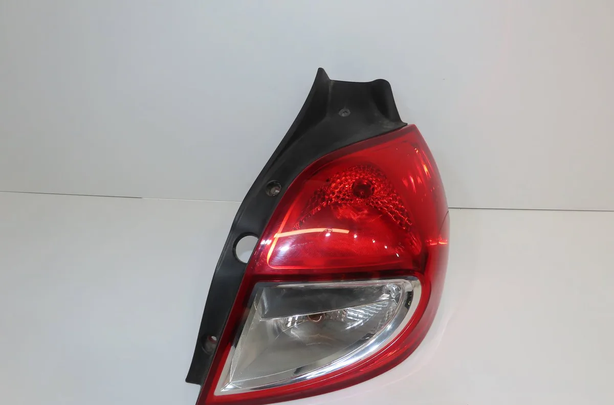 Feu arrière droit Renault CLIO III (BR0-1, CR0-1) 1.2 16v (br0p, cr0p) (2007-2014) occasion