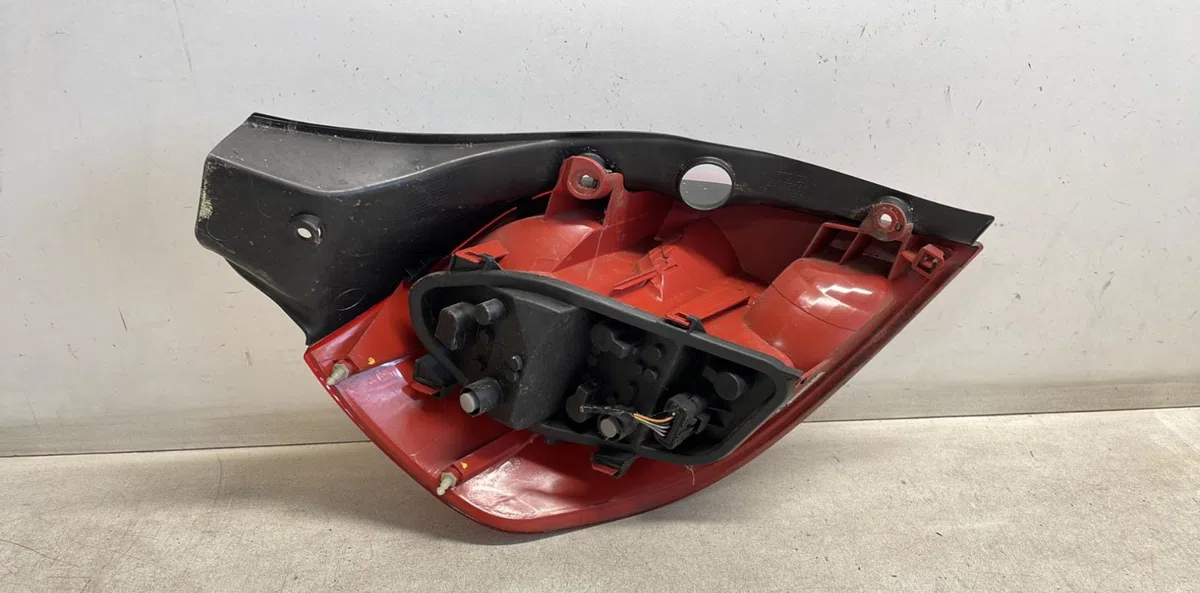 Feu arrière droit Renault CLIO III (BR0-1, CR0-1) 1.4 16v (2005-2012) occasion