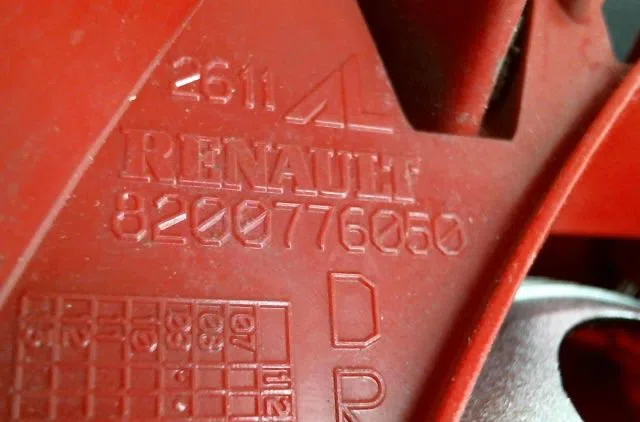 Feu arrière droit Renault CLIO III (BR0-1, CR0-1) 1.5 dci (2010-2014) 5 portes occasion