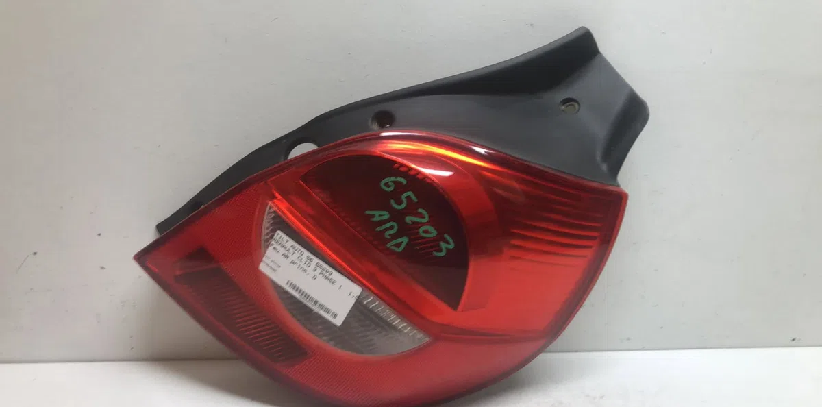 Feu arrière droit Renault CLIO III (BR0-1, CR0-1) 1.5 dci (br0h, cr0h, cr1s, br1s) (2005-2014) 3 portes occasion
