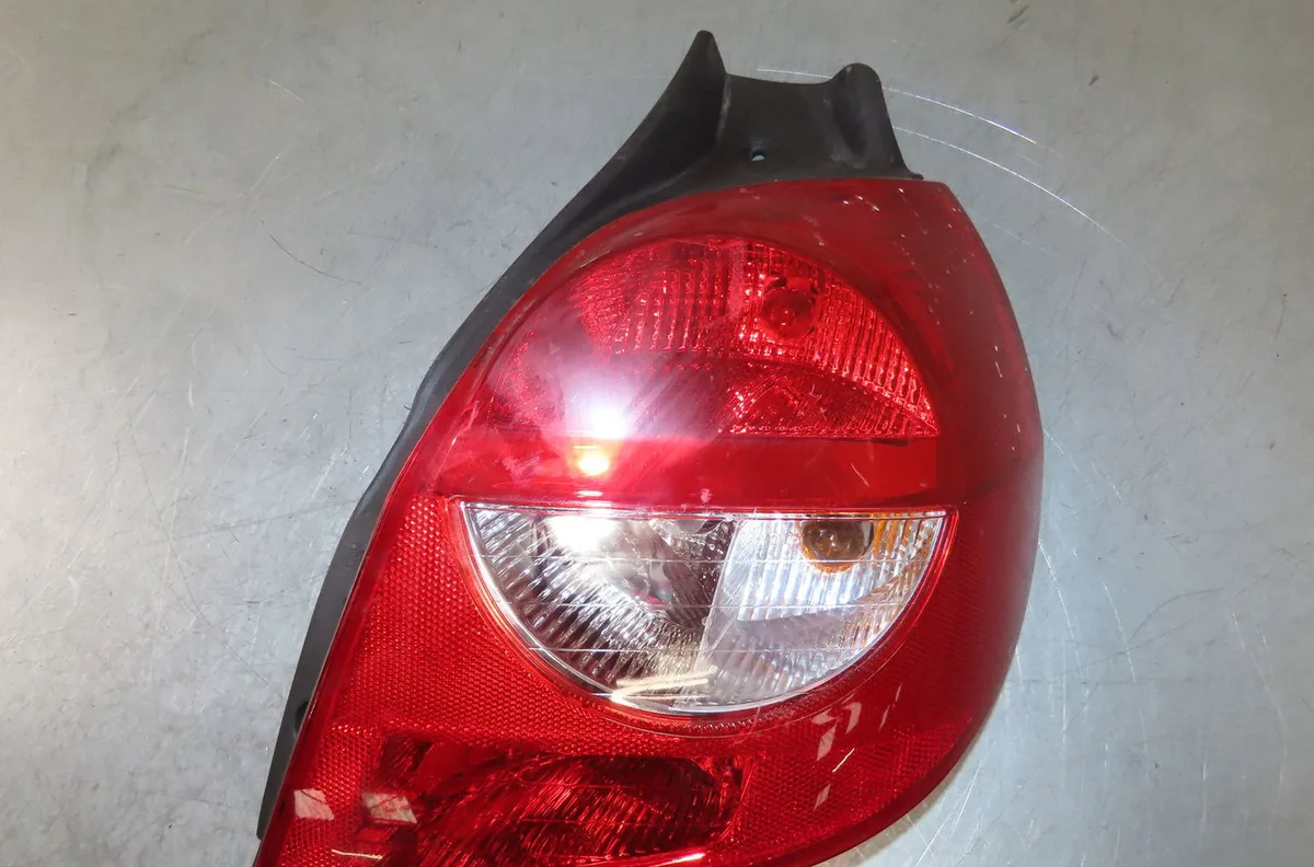 Feu arrière droit Renault CLIO III (BR0-1, CR0-1) 1.5 dci (br0h, cr0h, cr1s, br1s) (2005-2014) 3 portes occasion