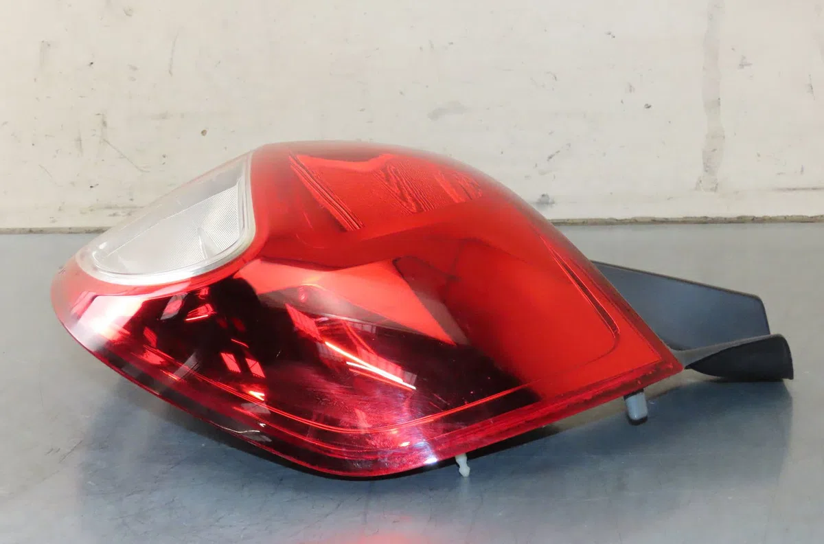 Feu arrière droit Renault CLIO III (BR0-1, CR0-1) 1.5 dci (br0h, cr0h, cr1s, br1s) (2005-2014) 3 portes occasion