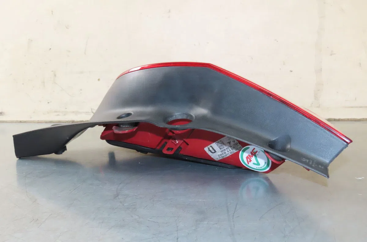 Feu arrière droit Renault CLIO III (BR0-1, CR0-1) 1.5 dci (br0h, cr0h, cr1s, br1s) (2005-2014) 3 portes occasion