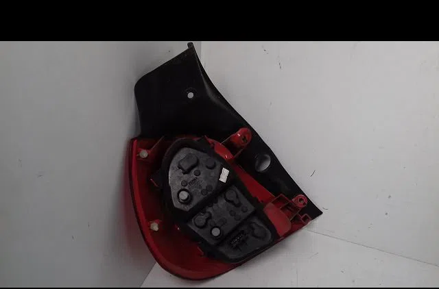 Feu arrière droit Renault CLIO III (BR0-1, CR0-1) 1.5 dci (c-br0g, c-br1g) (2005-2012) 5 portes occasion