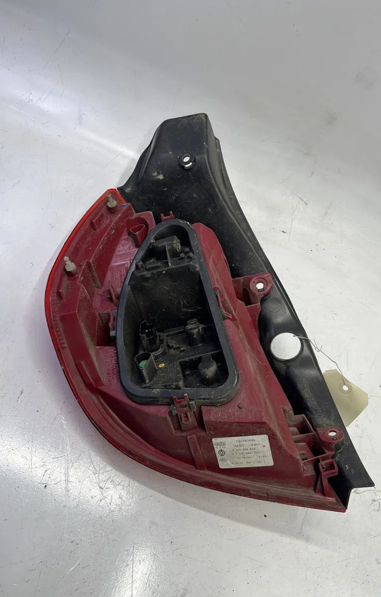 Feu arrière droit Renault CLIO III (BR0-1, CR0-1) 1.5 dci (c-br0g, c-br1g) (2005-2012) 5 portes occasion