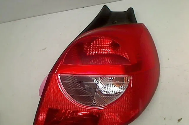 Feu arrière droit Renault CLIO III (BR0-1, CR0-1) 1.5 dci (c-br0g, c-br1g) (2005-2012) 5 portes occasion