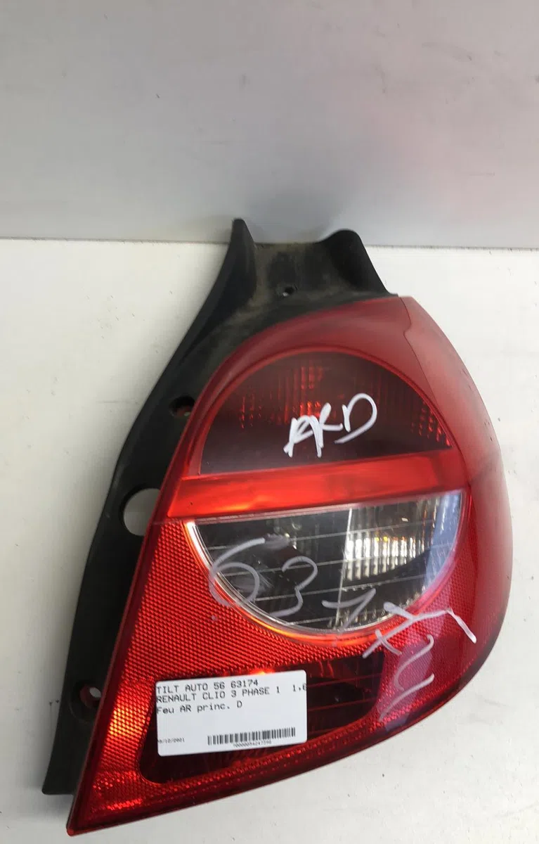 Feu arrière droit Renault CLIO III (BR0-1, CR0-1) 1.6 16v (br05, br0b, br0y, br15, br1j, br1m, br1y, cr0b,... (2005-2014